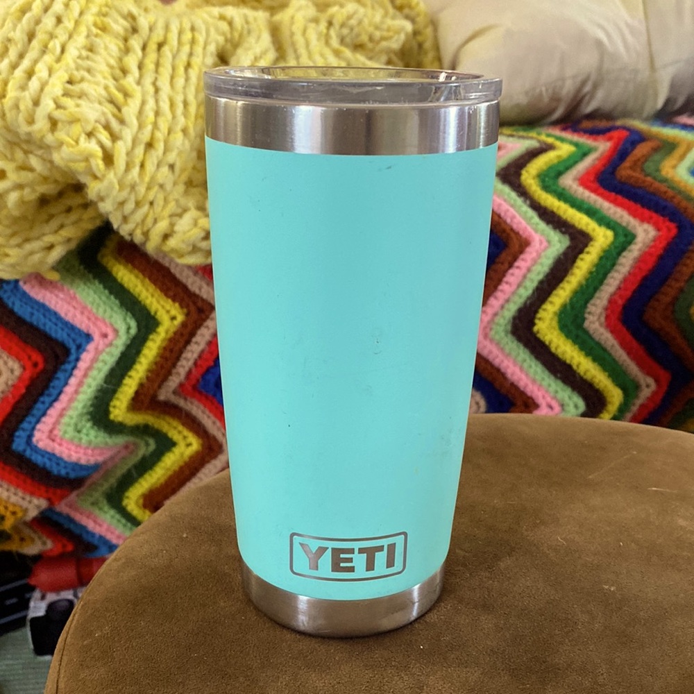 Yeti 20 oz tumbler in teal/seafoam